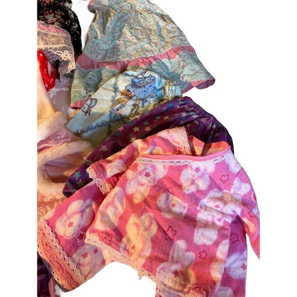 Assorted Doll clothes Mixed Lot- Pajamas, dresses Vintage Hats - 14 Pieces - Picture 2 of 5